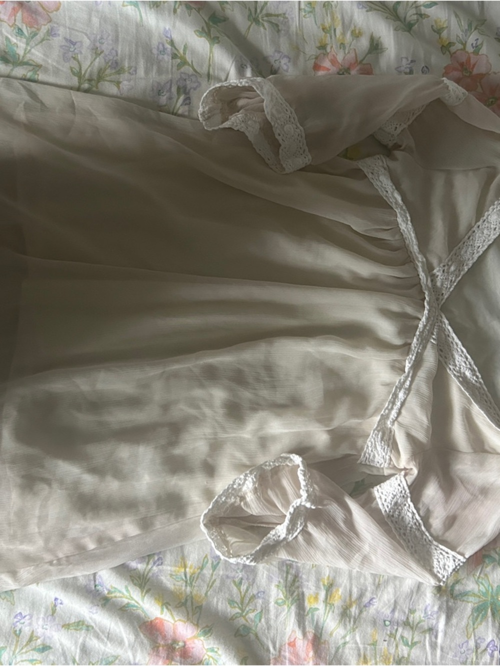 J-Fashion fairy grunge white/cream lace trim tunic - Picture 2 of 3